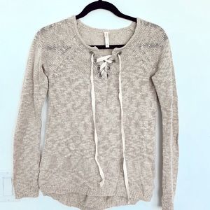 Cosy cream/beige sweater with a tie detail ❤️